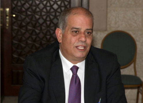 الطراونة يتسلم نسخة من استراتيجية المعهد العربي لحقوق الانسان الطراونة يتسلم نسخة من استراتيجية المعهد العربي لحقوق الانسان