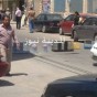المواطن أغلق الشارع  بسبب انقطاع الكهرباء مما تسبب بموت اسماكه