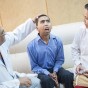 الشاب الهندي اثناء فتح فمه -ارشيفية