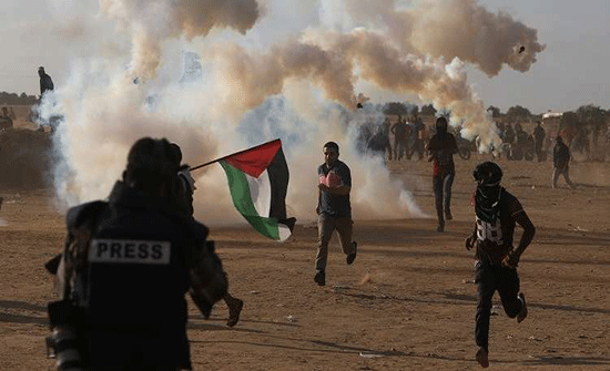 فيديو : طاقم طبي جزائري يصنع بطولات في "مسيرات العودة" بغزة فيديو : طاقم طبي جزائري يصنع بطولات في "مسيرات العودة" بغزة