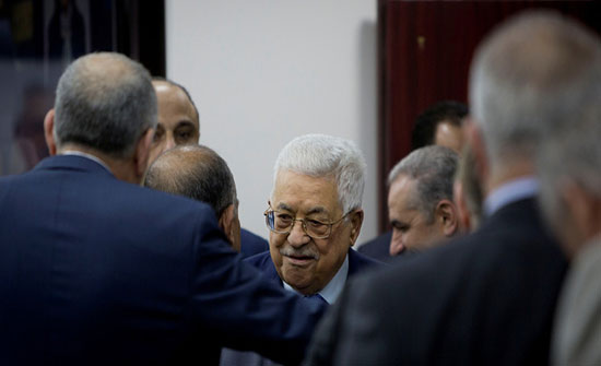 عباس يترأس اجتماعا للجنة فلسطينية خاصة بإلغاء الاتفاقيات مع إسرائيل عباس يترأس اجتماعا للجنة فلسطينية خاصة بإلغاء الاتفاقيات مع إسرائيل