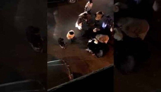 بالفيديو والصور: خلاف حاد واعتداء بسكين.. تفاصيل مشاجرة دامية بين عشريني وأهل طليقته في الطائف! بالفيديو والصور: خلاف حاد واعتداء بسكين.. تفاصيل مشاجرة دامية بين عشريني وأهل طليقته في الطائف!