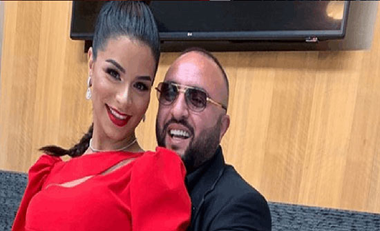 بالفيديو : ريما فقيه تحتفل بعيد زواجها الثالث برومنسية.. "ما جمعه الله لا يفرقه انسان" بالفيديو : ريما فقيه تحتفل بعيد زواجها الثالث برومنسية.. "ما جمعه الله لا يفرقه انسان"