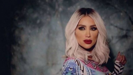 بالصورة: قبلة من مايا دياب لصديقها تشعل مواقع التواصل بالصورة: قبلة من مايا دياب لصديقها تشعل مواقع التواصل