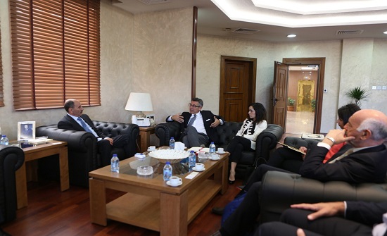 العموش يلتقي وفدا من الغرفة التجارية العربية الايطالية العموش يلتقي وفدا من الغرفة التجارية العربية الايطالية
