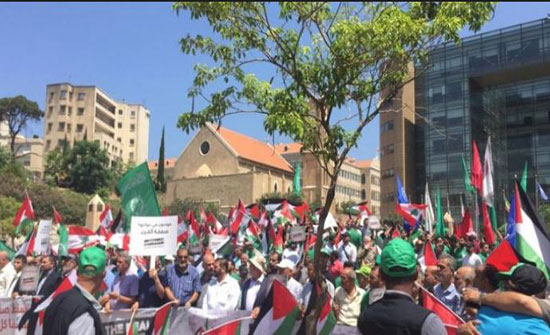 دعما للاجئين الفلسطينيين.. وقفة احتجاجية أمام وزارة العمل ببيروت دعما للاجئين الفلسطينيين.. وقفة احتجاجية أمام وزارة العمل ببيروت