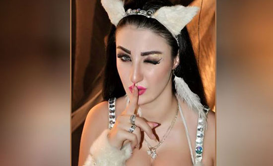 صافيناز وصور جريئة في حمام السباحة صافيناز وصور جريئة في حمام السباحة