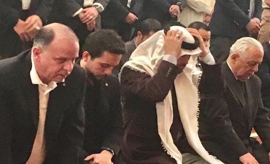 بالصور : الامراء حسين وفيصل وهاشم يحيون ليلة القدر بالصور : الامراء حسين وفيصل وهاشم يحيون ليلة القدر