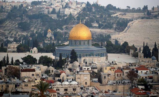 بطريرك المدينة المقدسة يجدد البيعة لصاحب الوصاية الهاشمية على مقدسات القدس بطريرك المدينة المقدسة يجدد البيعة لصاحب الوصاية الهاشمية على مقدسات القدس
