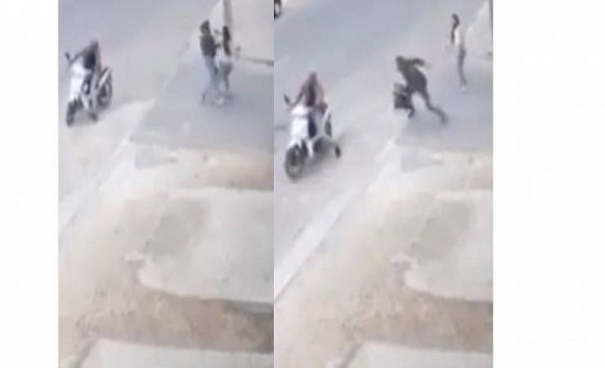 فيديو| ماذا فعل لصوص بفتاة مغربية في وضح النهار!؟ فيديو| ماذا فعل لصوص بفتاة مغربية في وضح النهار!؟