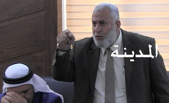 بالفيديو : شاهد كيف هاجم أبو السيد السفير البريطاني في عمان وردة فعل السفير ؟ بالفيديو : شاهد كيف هاجم أبو السيد السفير البريطاني في عمان وردة فعل السفير ؟