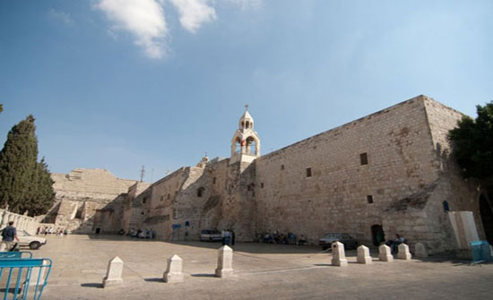 مسيحيو القدس يرفضون "سلاح الضرائب" الإسرائيلي مسيحيو القدس يرفضون "سلاح الضرائب" الإسرائيلي