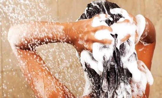 5 أخطاء شائعة أثناء الاستحمام تدمر بشرتك وشعرك 5 أخطاء شائعة أثناء الاستحمام تدمر بشرتك وشعرك