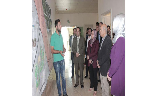 رئيس جامعة الإسراء يطلع على مشاريع لطلبة الهندسة المعمارية رئيس جامعة الإسراء يطلع على مشاريع لطلبة الهندسة المعمارية