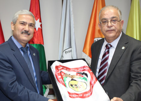 الزيتونة تتسلم راية الاتحاد الرياضي للجامعات الاردنية الزيتونة تتسلم راية الاتحاد الرياضي للجامعات الاردنية