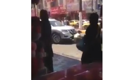 محافظ اربد يوقف موظف اوتوبارك افتعل حادثة تعرضه للدهس..فيديو محافظ اربد يوقف موظف اوتوبارك افتعل حادثة تعرضه للدهس..فيديو