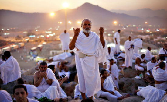 وزير الأوقاف يتراجع عن إلغاء رسوم الـ 200 دينار للتسجيل الأولي للحج وزير الأوقاف يتراجع عن إلغاء رسوم الـ 200 دينار للتسجيل الأولي للحج