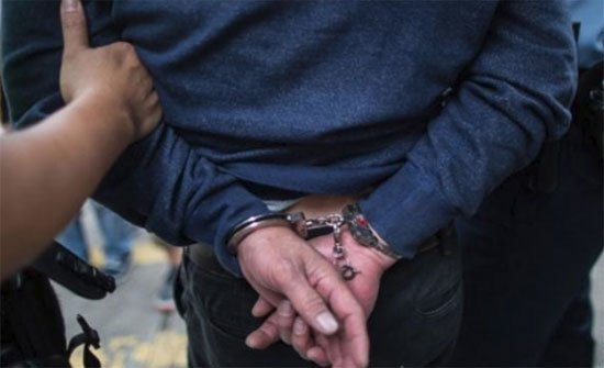 إربد: الأمن يضبط شخصا سلب آخر 19 ألف دينار إربد: الأمن يضبط شخصا سلب آخر 19 ألف دينار