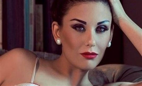 شاهد : إطلالة مثيرة لـ الفنانة دانا حمدان شاهد : إطلالة مثيرة لـ الفنانة دانا حمدان