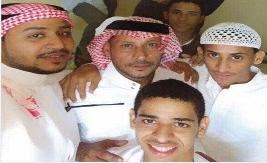 المكلوم الذي فقد 6 أبناء وزوجته: هذه تفاصيل لحظات الموت (صور) المكلوم الذي فقد 6 أبناء وزوجته: هذه تفاصيل لحظات الموت (صور)