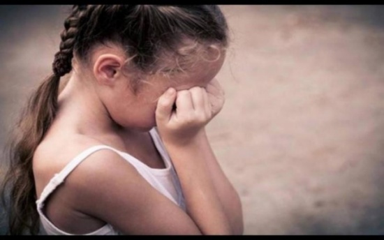 اغتصب طفلة وصورها بهاتفه.. سائق يسقط في يد الشرطة بعد جريمته بـ45 دقيقة اغتصب طفلة وصورها بهاتفه.. سائق يسقط في يد الشرطة بعد جريمته بـ45 دقيقة