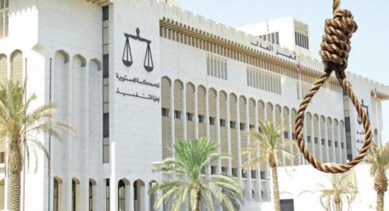 الإعدام شنقاً لكويتية و«عشيقها».. بعد أن قتلا ابنتها الصغيرة الإعدام شنقاً لكويتية و«عشيقها».. بعد أن قتلا ابنتها الصغيرة