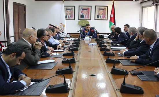 الحموري يؤكد اهتمام وحرص الحكومة على تعزيز تنافسية القطاعات الصناعية الحموري يؤكد اهتمام وحرص الحكومة على تعزيز تنافسية القطاعات الصناعية