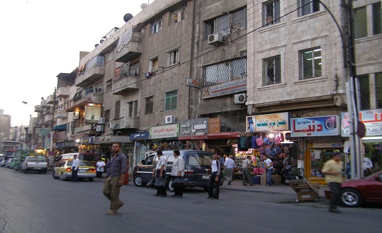 غارة امنية على فارضي إتاوات ومطلوبين في " الجورة " وسط البلد والقبض على 16 غارة امنية على فارضي إتاوات ومطلوبين في " الجورة " وسط البلد والقبض على 16