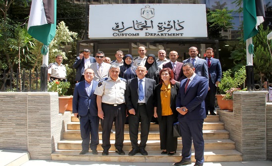 وفد برلماني عراقي يزور "الجمارك" وفد برلماني عراقي يزور "الجمارك"