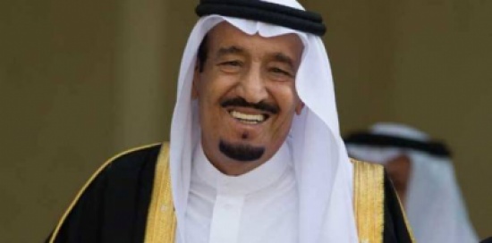بالفيديو.. الملك سلمان يمازح طفلة صغيرة وهذا ما قاله لها بالفيديو.. الملك سلمان يمازح طفلة صغيرة وهذا ما قاله لها