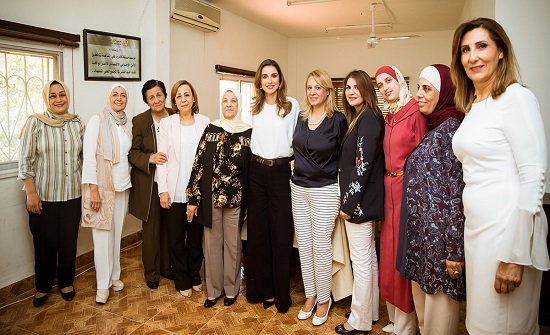 الملكة رانيا العبدالله تطلع على برامج جمعية الاسر التنموية الخيرية الملكة رانيا العبدالله تطلع على برامج جمعية الاسر التنموية الخيرية