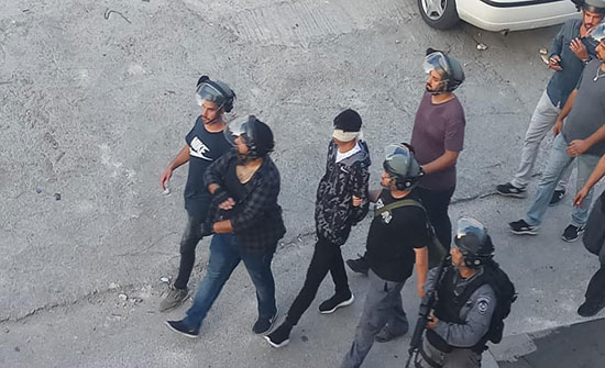 الاحتلال يعتقل 19 فلسطينيا بعد مواجهات عنيفة بالقدس (شاهد) الاحتلال يعتقل 19 فلسطينيا بعد مواجهات عنيفة بالقدس (شاهد)