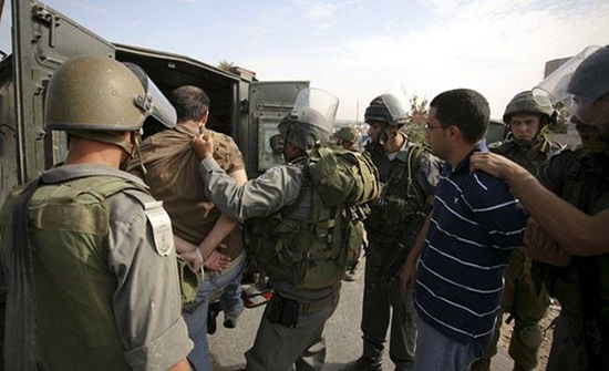 الاحتلال يعتقل 11 فلسطينيا بالضفة الغربية الاحتلال يعتقل 11 فلسطينيا بالضفة الغربية