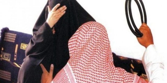 لم يكتفِ بالرصاص فضرب رأسها بحجر حتى الموت.. القتل حداً لقاتل زوجته لم يكتفِ بالرصاص فضرب رأسها بحجر حتى الموت.. القتل حداً لقاتل زوجته