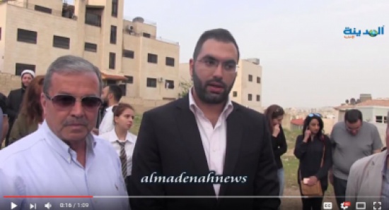 بالفيديو.. النائب قيس زيادين ينفذ وقفة تضامنية أمام السفارة المصرية بعد تفجير الكنيستين ( لقاء ) بالفيديو.. النائب قيس زيادين ينفذ وقفة تضامنية أمام السفارة المصرية بعد تفجير الكنيستين ( لقاء )