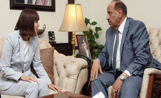 وزير الداخلية يلتقي القائم باعمال السفارة الامريكية في عمان وزير الداخلية يلتقي القائم باعمال السفارة الامريكية في عمان