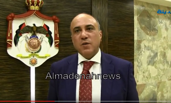 القيسي يكرم السيدات النواب وموظفات المجلس القيسي يكرم السيدات النواب وموظفات المجلس