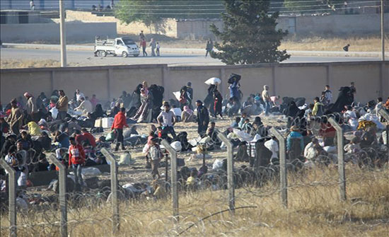سوريا.. مقتل 35 مدنيًا وفرار الآلاف نحو الحدود التركية سوريا.. مقتل 35 مدنيًا وفرار الآلاف نحو الحدود التركية