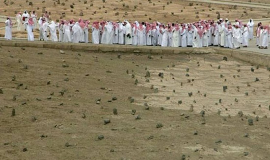 فيديو| فتحوا مقبرة عمرها 30 عاماً..فوجدو بها ما لا يخطر على عقل انسان! فيديو| فتحوا مقبرة عمرها 30 عاماً..فوجدو بها ما لا يخطر على عقل انسان!