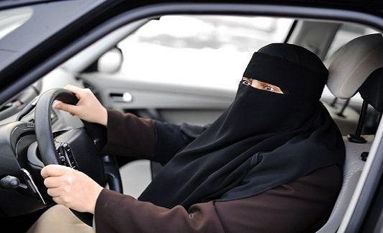معرض سيارات للنساء في السعودية معرض سيارات للنساء في السعودية