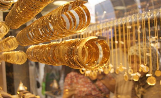 الذهب ينخفض 30 قرشاً الأسبوع الماضي وعيار 24 يسجل 5.32ديناراً بالسوق المحلي الذهب ينخفض 30 قرشاً الأسبوع الماضي وعيار 24 يسجل 5.32ديناراً بالسوق المحلي