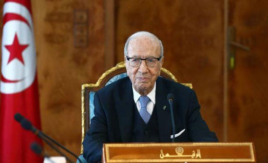 التونسيون يشيعون رئيسهم التونسيون يشيعون رئيسهم