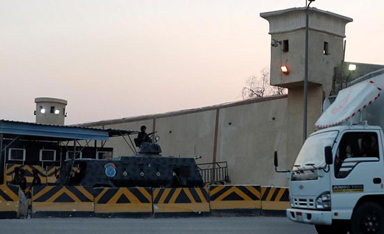 معتقلون ينتفضون بالسجون بعد وفاة الرئيس مرسي معتقلون ينتفضون بالسجون بعد وفاة الرئيس مرسي