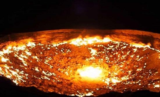بالصور: حفرة مشتعلة منذ 50 عاما تحير العلماء بالصور: حفرة مشتعلة منذ 50 عاما تحير العلماء