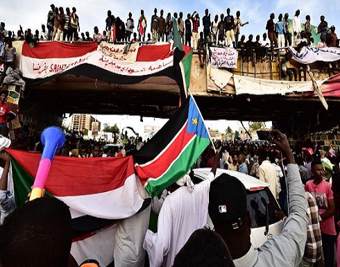 السودان.. إزالة المتاريس تستنفر معتصمي القيادة العامة السودان.. إزالة المتاريس تستنفر معتصمي القيادة العامة