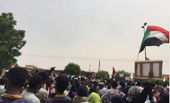 بالفيديو : مظاهرات حاشدة في عدد من المدن السودانية للمطالبة بسلطة مدنية بالفيديو : مظاهرات حاشدة في عدد من المدن السودانية للمطالبة بسلطة مدنية