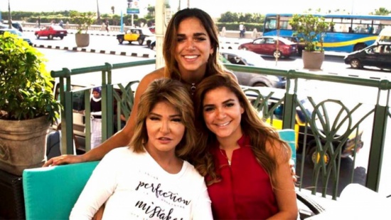 علا غانم تلاحق صفحات تواصل اجتماعي مزورة تسيء لها و لابنتيها بنشر صور جريئة لهم علا غانم تلاحق صفحات تواصل اجتماعي مزورة تسيء لها و لابنتيها بنشر صور جريئة لهم