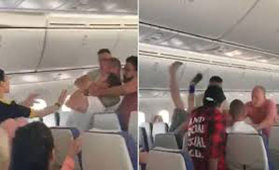 بالفيديو : عراك يجبر طائرة على قطع رحلتها.. بدأ الأمر بالتجرّد من الملابس! بالفيديو : عراك يجبر طائرة على قطع رحلتها.. بدأ الأمر بالتجرّد من الملابس!