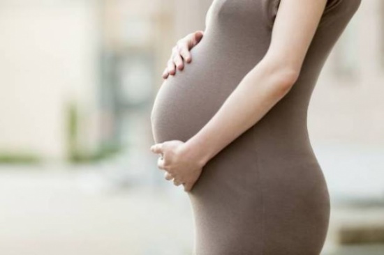 نجمة شهيرة تنجب بسرية تامة.. إليكم التفاصيل! نجمة شهيرة تنجب بسرية تامة.. إليكم التفاصيل!