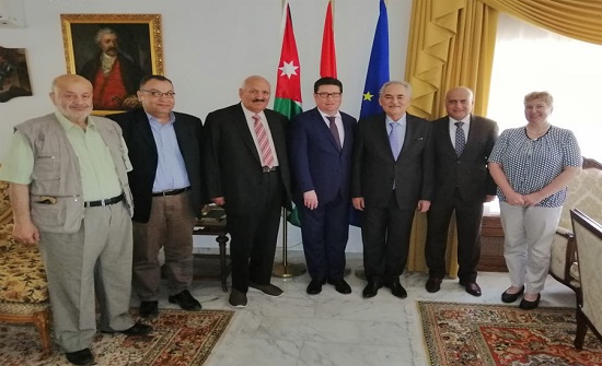 وفد من جامعة الزرقاء يزور السفارة المجرية في الأردن وفد من جامعة الزرقاء يزور السفارة المجرية في الأردن